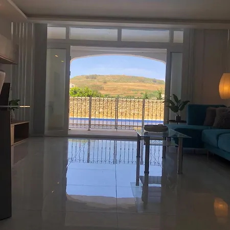 Gozo, Peaceful Retreat With Shared Pool Għasri
